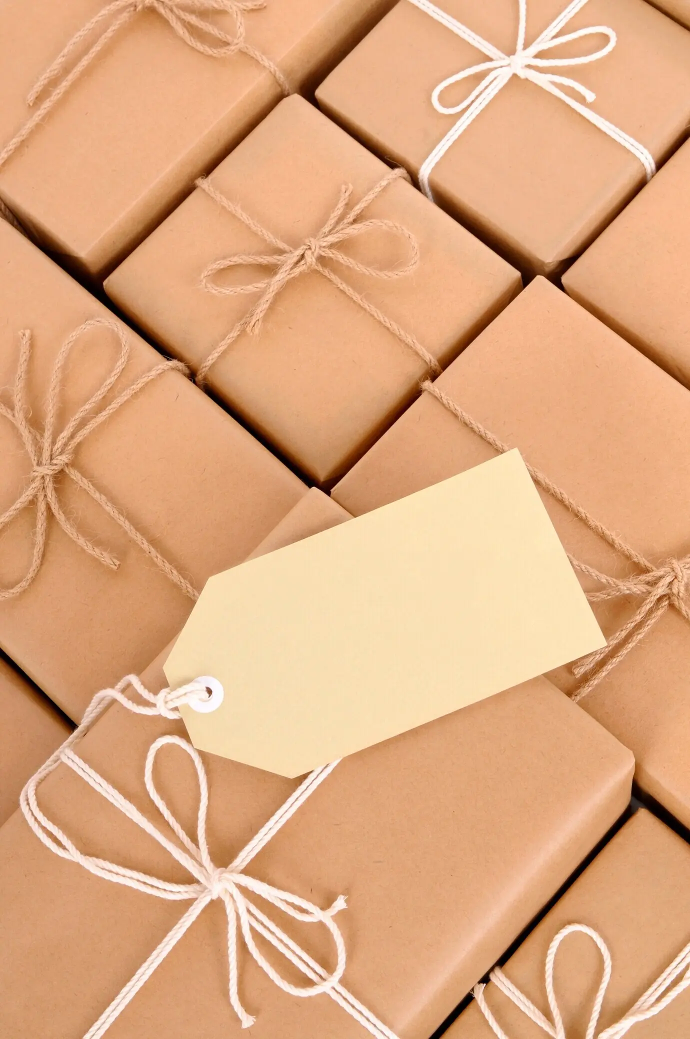 Postpakete mit Etikett